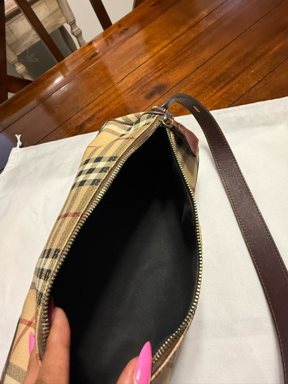 ✨👜SOLD👜🍾✨Auth. Vintage Burberry London Nova Check Barrel Baguette Bag Plaid Tan - Picture 9 of 10